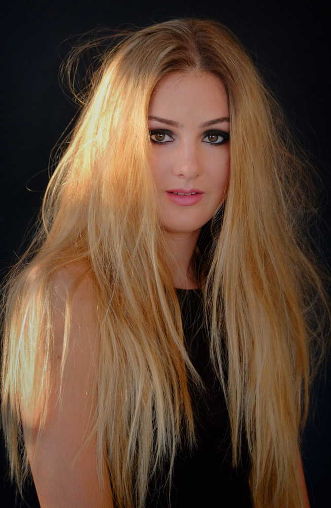 Teen Model - Modelling Portfolio headshots for Fashion, Fitness, Beauty for womwn and men.