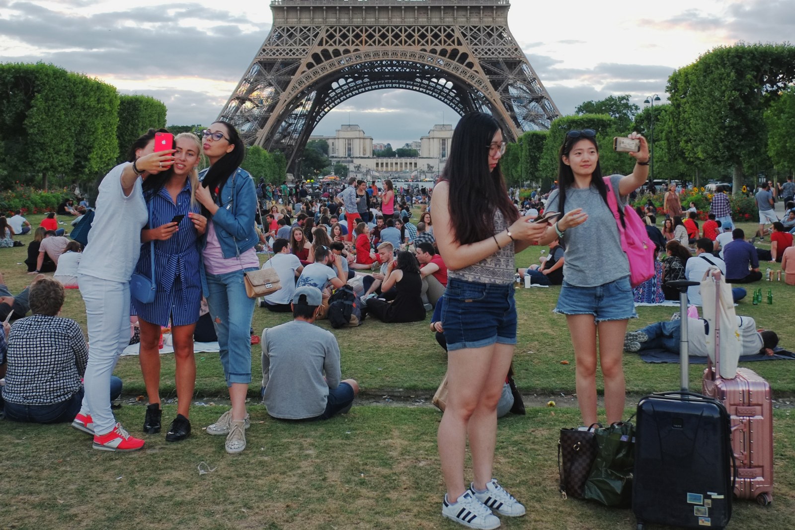 Summer selfie time Champ de Mars, Eiffel Tower, Paris. Street style travel photography by Kent Johnson.