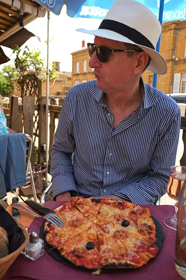 Lunch at the pizzeria Le Petit BAGNOLAIS